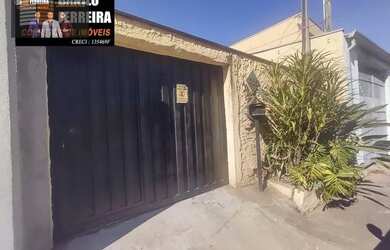 Imagem: A casa possui 3 Dormitórios, 2 Banheiros, 1 Vaga na garagem