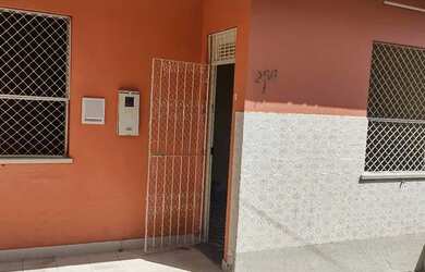 Imagem: A casa possui 2 Dormitórios, 2 Banheiros e 1 Vaga na garagem