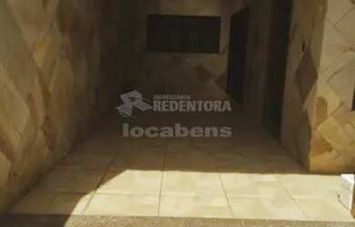 Imagem: A casa possui 3 Dormitórios, 3 Banheiros, 2 Vagas na garagem