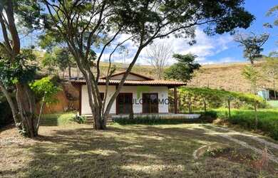 Imagem: A casa em condomínio possui 3 Dormitórios, 2 Banheiros, 2