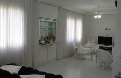 Imagem: O apartamento possui 4 Dormitórios, 5 Banheiros, 2 Vagas na