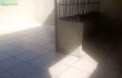 Imagem: A casa possui 1 Dormitório, 3 Banheiros, 1 Vaga na garagem