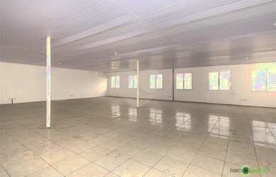 Imagem 2: Depósito para venda e locação com salas, banheiros e estacionamentos...