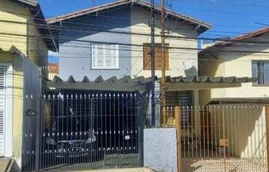 Imagem: A casa possui 2 Dormitórios, 2 Banheiros, 2 Vagas na garagem