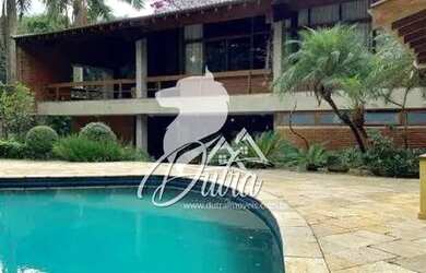 Imagem: A casa possui 4 Dormitórios, 5 Banheiros, 5 Vagas na garagem