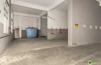 Imagem 4: Depósito para venda e locação com salas, banheiros e estacionamentos...