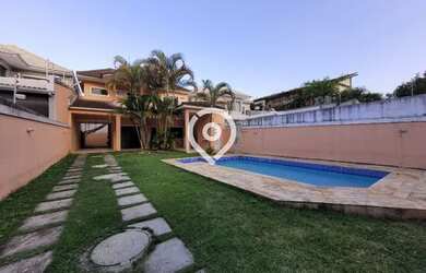 Imagem: A casa em condomínio possui 4 Dormitórios, 5 Banheiros, 4