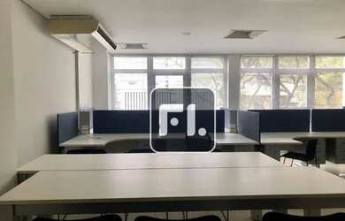 Imagem: O depósito possui 2 Vagas na garagem e 130m² de Área e está