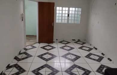 Imagem: A casa possui 2 Dormitórios, 1 Banheiro, 1 Vaga na garagem