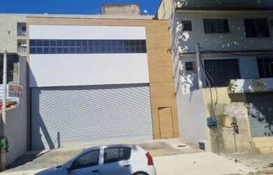 Imagem: O depósito possui 5 Vagas na garagem e 190m² de Área e está