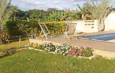 Imagem: A casa em condomínio possui 5 Dormitórios, 4 Banheiros, 1.200m²