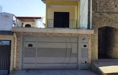 Imagem: A casa possui 3 Dormitórios, 3 Banheiros, 2 Vagas na garagem