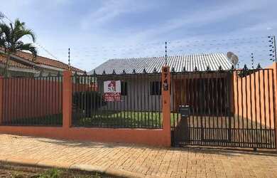 Imagem: A casa possui 3 Dormitórios, 2 Banheiros, 124m² de Área e