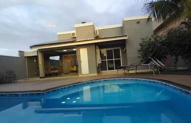 Imagem: A casa em condomínio possui 3 Dormitórios, 5 Banheiros, 4