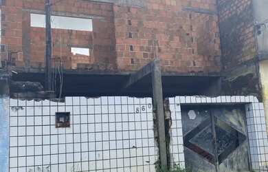 Imagem: A casa possui 4 Dormitórios, 4 Banheiros, 2 Vagas na garagem