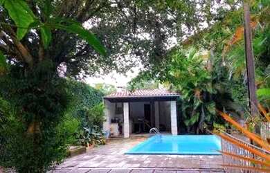 Imagem: A casa possui 4 Dormitórios, 4 Banheiros, 5 Vagas na garagem