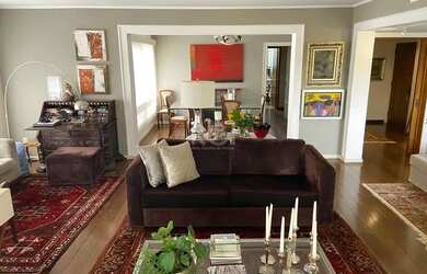 Imagem: O apartamento possui 4 Dormitórios, 4 Banheiros, 3 Vagas na