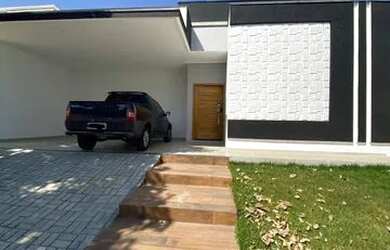 Imagem: A casa em condomínio possui 4 Dormitórios, 2 Banheiros, 4