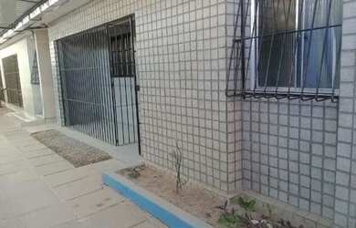 Imagem: A casa possui 2 Dormitórios, 1 Banheiro, 1 Vaga na garagem