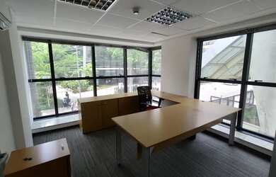 Imagem: O depósito possui 2 Vagas na garagem e 160m² de Área e está