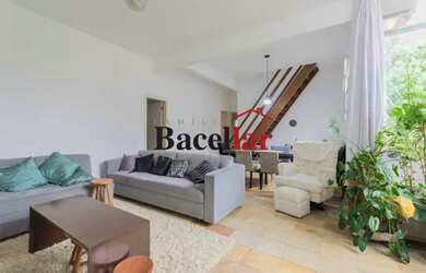 Imagem: O apartamento possui 3 Dormitórios, 3 Banheiros, 2 Vagas na