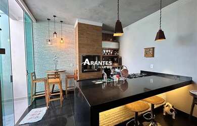 Imagem: A casa possui 3 Dormitórios, 3 Banheiros, 3 Vagas na garagem