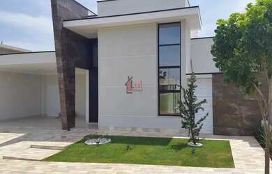 Imagem: A casa em condomínio possui 3 Dormitórios, 3 Banheiros, 2