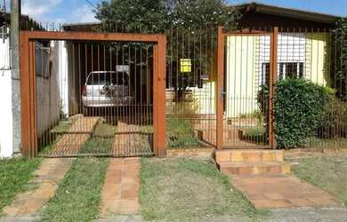 Imagem: A casa possui 2 Dormitórios, 2 Banheiros, 2 Vagas na garagem