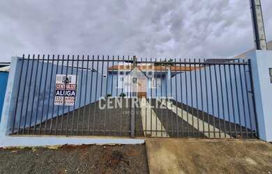 Imagem: A casa possui 3 Dormitórios, 1 Banheiro, 1 Vaga na garagem