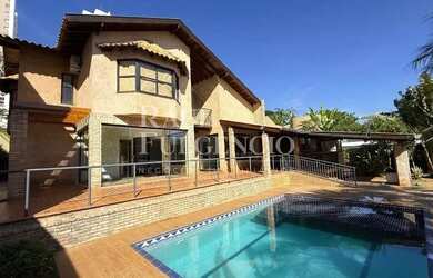 Imagem: A casa em condomínio possui 5 Dormitórios, 2 Banheiros, 4