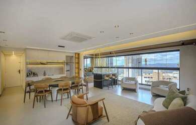 Imagem: O apartamento possui 4 Dormitórios, 3 Banheiros, 3 Vagas na