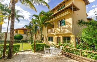 Imagem: A casa possui 4 Dormitórios, 4 Banheiros, 5 Vagas na garagem