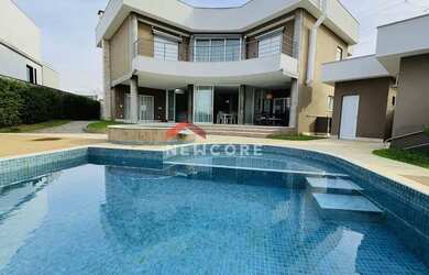 Imagem: A casa em condomínio possui 4 Dormitórios, 5 Banheiros, 4