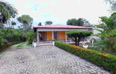 Imagem: A casa possui 3 Dormitórios, 5 Banheiros, 5 Vagas na garagem