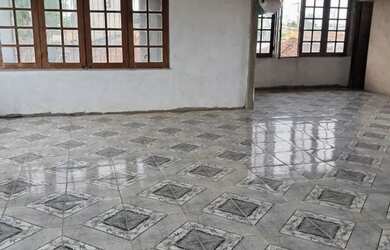 Imagem: A casa possui 5 Dormitórios, 3 Banheiros, 4 Vagas na garagem