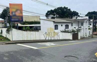 Imagem: A casa possui 3 Dormitórios, 2 Banheiros, 1 Vaga na garagem