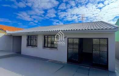 Imagem: A casa possui 2 Dormitórios, 1 Banheiro, 2 Vagas na garagem