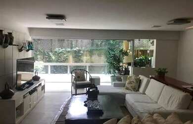 Imagem: O apartamento possui 4 Dormitórios, 2 Banheiros, 3 Vagas na