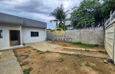 Imagem: A casa possui 4 Dormitórios, 3 Banheiros, 4 Vagas na garagem