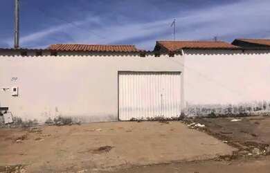 Imagem: A casa possui 2 Dormitórios, 1 Banheiro e 225m² de Área e