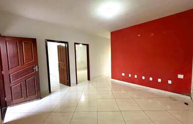 Imagem: A casa possui 3 Dormitórios, 1 Banheiro, 3 Vagas na garagem