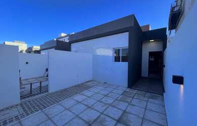 Imagem: A casa possui 2 Dormitórios, 2 Banheiros, 1 Vaga na garagem