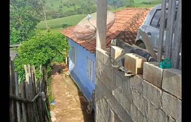 Imagem: A casa possui 2 Dormitórios, 1 Banheiro, 1 Vaga na garagem