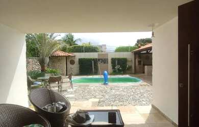 Imagem: A casa possui 3 Dormitórios, 4 Banheiros, 4 Vagas na garagem