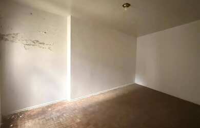 Imagem: O apartamento possui 3 Dormitórios, 1 Banheiro, 1 Vaga na garagem