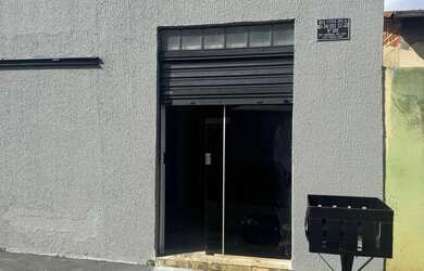 Imagem: A casa possui 1 Dormitório, 1 Banheiro e está localizado