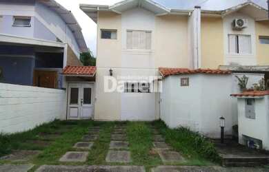 Imagem: A casa em condomínio possui 3 Dormitórios, 2 Banheiros, 1