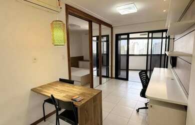 Imagem: O apartamento possui 1 Dormitório, 1 Banheiro, 1 Vaga na garagem