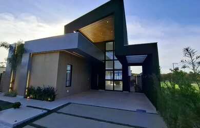 Imagem: A casa em condomínio possui 3 Dormitórios, 2 Banheiros, 4