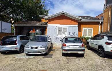 Imagem: A casa possui 1 Dormitório, 2 Banheiros, 4 Vagas na garagem
